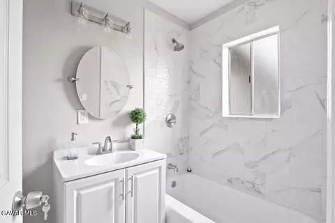 Bath - 5309 Ave L8 W, Lancaster, CA 93536 photo 3 of 3