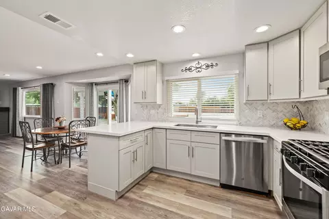 40305 174th St E, Lake Los Angeles, CA 93591 photo 10