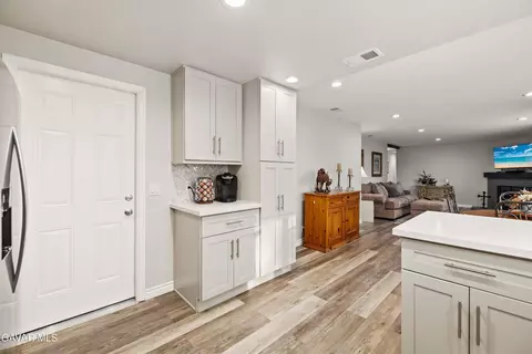 40305 174th St E, Lake Los Angeles, CA 93591 photo 12