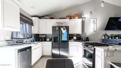 Kitchen - 37519 Hudson St, Palmdale, CA 93552 photo 1 of 5