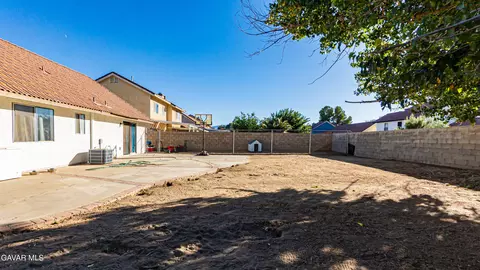 Exterior - 37519 Hudson St, Palmdale, CA 93552 photo 3 of 9