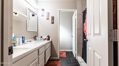 Bath - 37519 Hudson St, Palmdale, CA 93552 photo 3 of 5