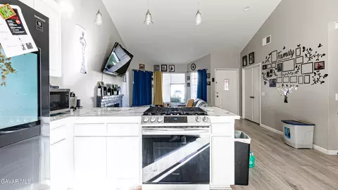 Kitchen - 37519 Hudson St, Palmdale, CA 93552 photo 3 of 5