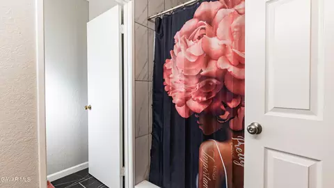 Bath - 37519 Hudson St, Palmdale, CA 93552 photo 5 of 5