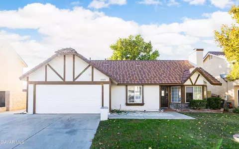 37519 Hudson St, Palmdale, CA 93552