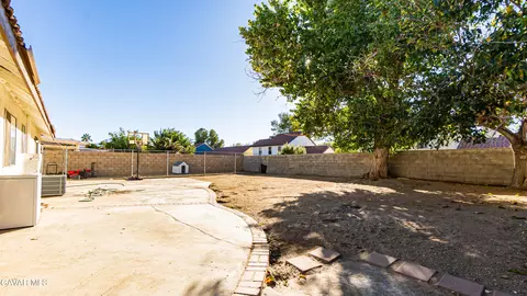 Exterior - 37519 Hudson St, Palmdale, CA 93552 photo 2 of 9