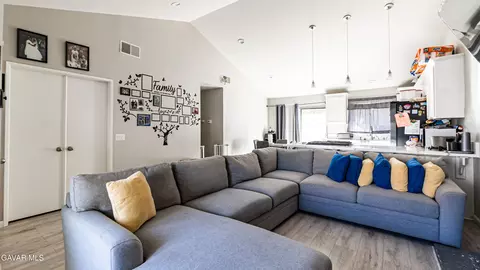 Living - 37519 Hudson St, Palmdale, CA 93552 photo 1 of 2