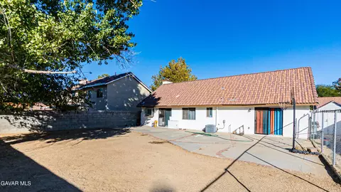 Exterior - 37519 Hudson St, Palmdale, CA 93552 photo 6 of 9