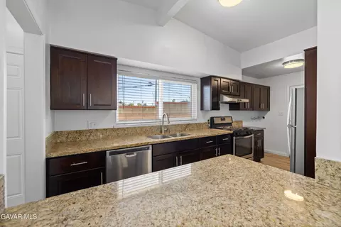Kitchen - 1004 Ave J14 W, Lancaster, CA 93534 photo 2 of 7