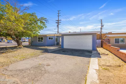 Exterior - 1004 Ave J14 W, Lancaster, CA 93534 photo 1 of 4