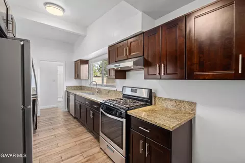 Kitchen - 1004 Ave J14 W, Lancaster, CA 93534 photo 6 of 7