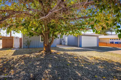 Exterior - 1004 Ave J14 W, Lancaster, CA 93534 photo 2 of 4