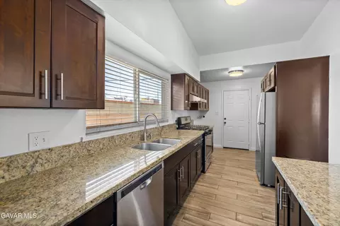 Kitchen - 1004 Ave J14 W, Lancaster, CA 93534 photo 4 of 7