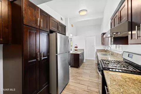 Kitchen - 1004 Ave J14 W, Lancaster, CA 93534 photo 5 of 7