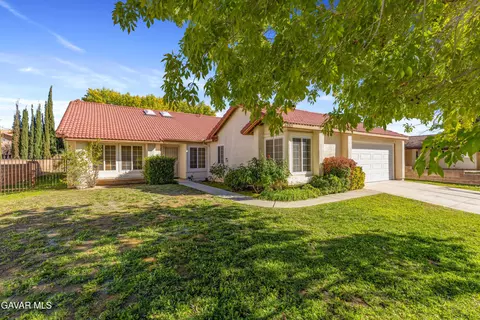 44202 Halcom Ave W, Lancaster, CA 93536