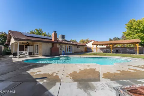 Exterior - 44170 Halcom Ave, Lancaster, CA 93536 photo 2 of 4