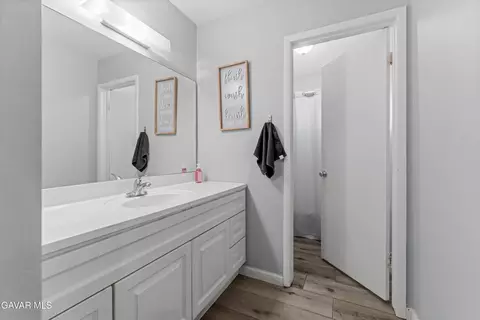 Bath - 44170 Halcom Ave, Lancaster, CA 93536 photo 2 of 2
