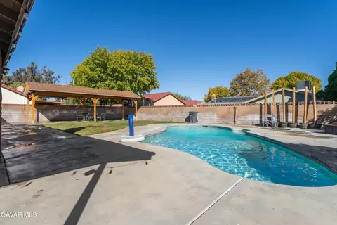 Exterior - 44170 Halcom Ave, Lancaster, CA 93536 photo 3 of 4