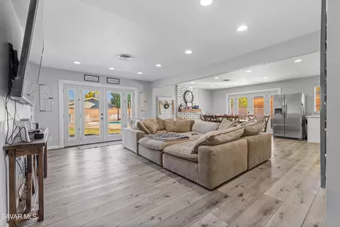 Living - 44170 Halcom Ave, Lancaster, CA 93536 photo 1 of 2