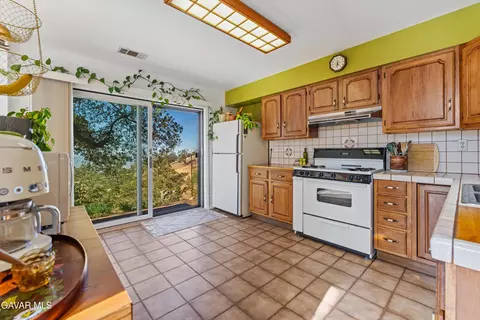 30320 Rollingoak Dr, Tehachapi, CA 93561 photo 11