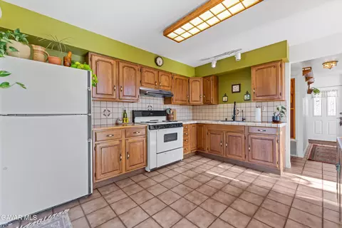 30320 Rollingoak Dr, Tehachapi, CA 93561 photo 9