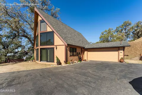 30320 Rollingoak Dr, Tehachapi, CA 93561