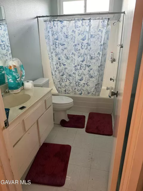 Bath - 17341 Fairfax St, Fontana, CA 92336 photo 1 of 2