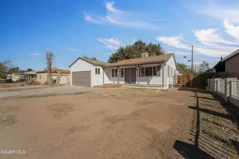 38318 17th St E, Palmdale, CA 93550 photo 2
