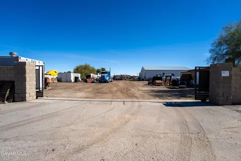 42622 3rd St E, Lancaster, CA 93535 photo 1