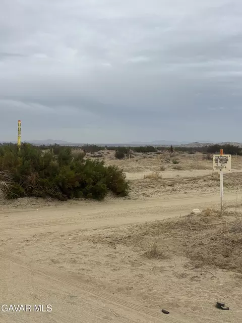 000 E 200 Ste Vic Ave R14 Ste St, Palmdale, CA 93591 photo 4