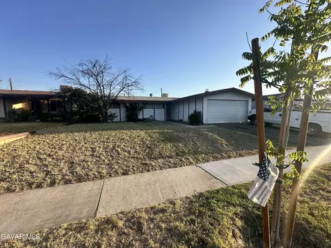 19328 Delight St, Canyon Country, CA 91351