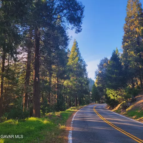 528 Mojave River Rd, Crestline, CA 92325 photo 3