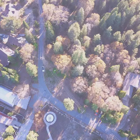 528 Mojave River Rd, Crestline, CA 92325