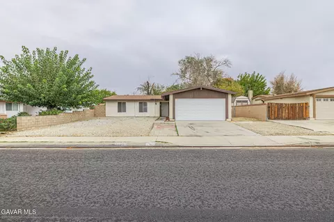 44256 Gingham Ave, Lancaster, CA 93535 photo 2