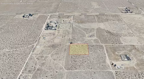 186 Th St E, Palmdale, CA 93591