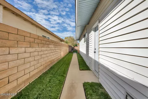 Exterior - 44321 4th St E, Lancaster, CA 93535 photo 5 of 5