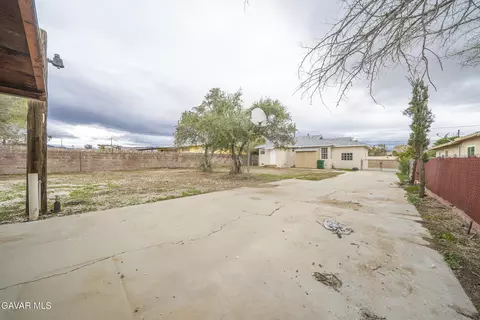 Exterior - 38020 12th St E, Palmdale, CA 93550 photo 2 of 7