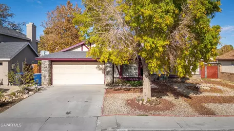 3639 Challenger Ct, Palmdale, CA 93550