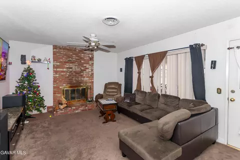 44512 Tabler St N, Lancaster, CA 93535 photo 2