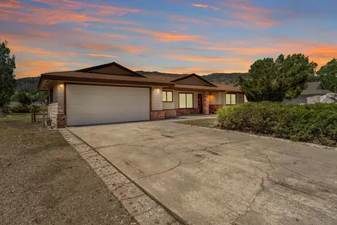 23871 Pebble Beach Ln, Tehachapi, CA 93561