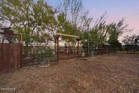 Exterior - 44005 90th St E, Lancaster, CA 93535 photo 36 of 67