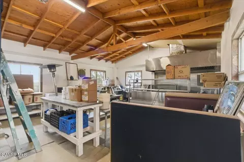 Kitchen - 44005 90th St E, Lancaster, CA 93535 photo 3 of 7