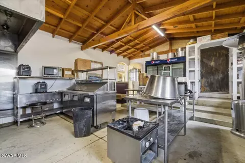 Kitchen - 44005 90th St E, Lancaster, CA 93535 photo 2 of 7