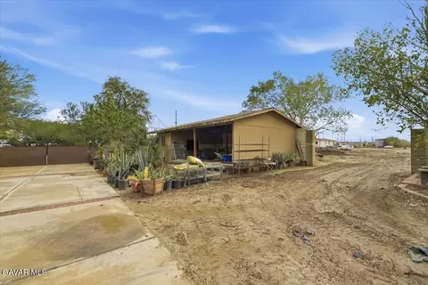 Exterior - 44005 90th St E, Lancaster, CA 93535 photo 41 of 67