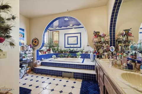 Bath - 44005 90th St E, Lancaster, CA 93535 photo 2 of 7