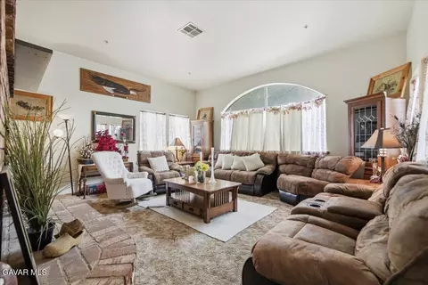 Living - 44005 90th St E, Lancaster, CA 93535 photo 4 of 7