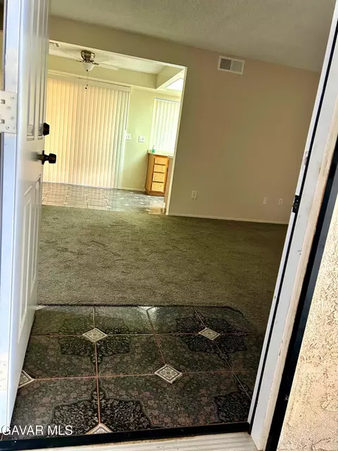 Entry Way - 44418 15th St E #2, Lancaster, CA 93535 photo 3 of 4