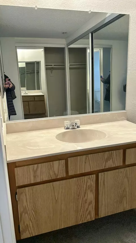 Bath - 44418 15th St E #2, Lancaster, CA 93535 photo 1 of 2