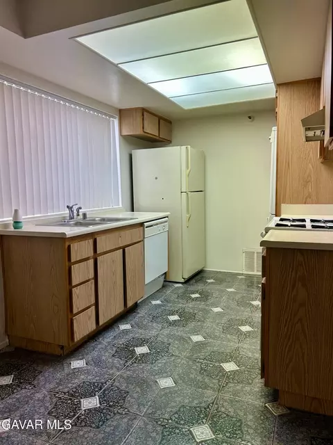 Kitchen - 44418 15th St E #2, Lancaster, CA 93535 photo 4 of 4