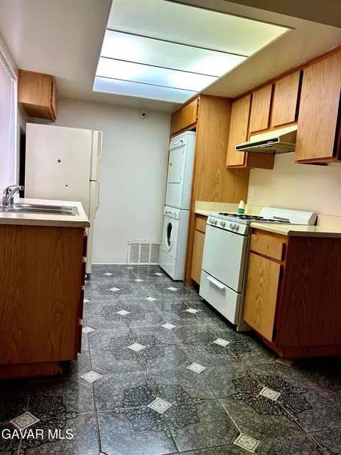 Kitchen - 44418 15th St E #2, Lancaster, CA 93535 photo 3 of 4
